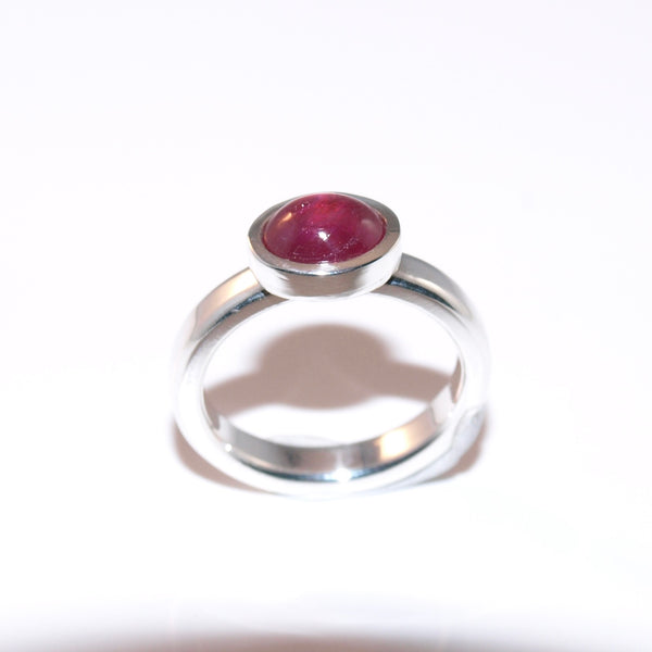 Eleganter Rubin-Ring. Größe 53